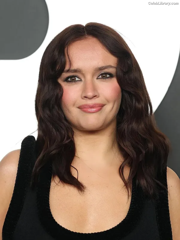 Olivia Cooke photo 5 of 601