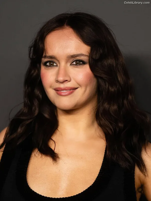 Olivia Cooke photo 13 of 601