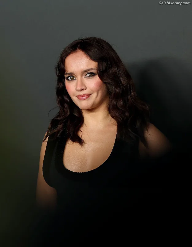 Olivia Cooke photo 16 of 601