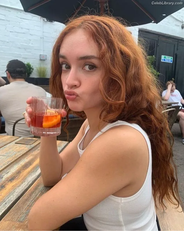 Olivia Cooke photo 20 of 601
