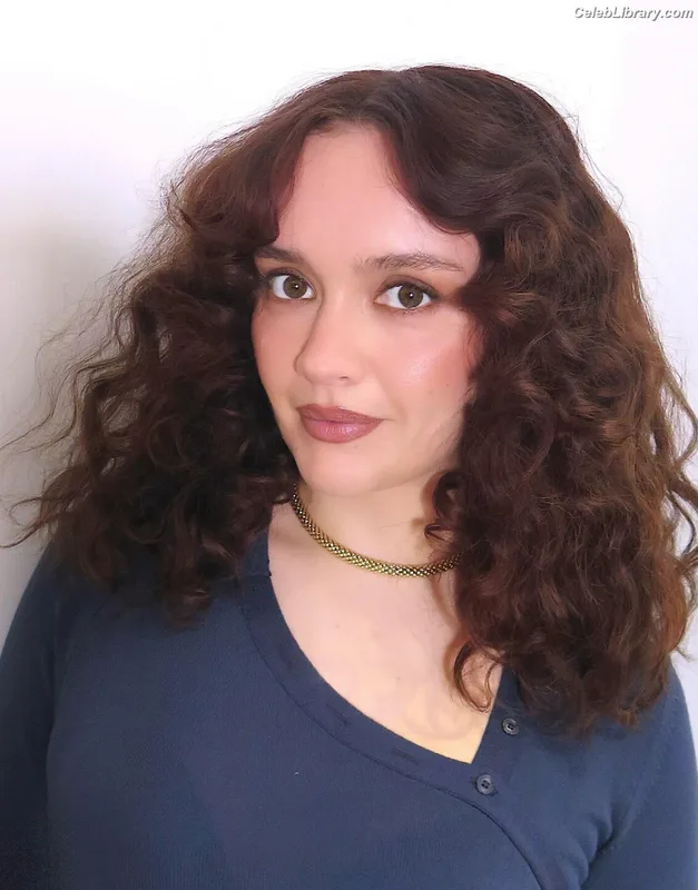 Olivia Cooke photo 1 of 601