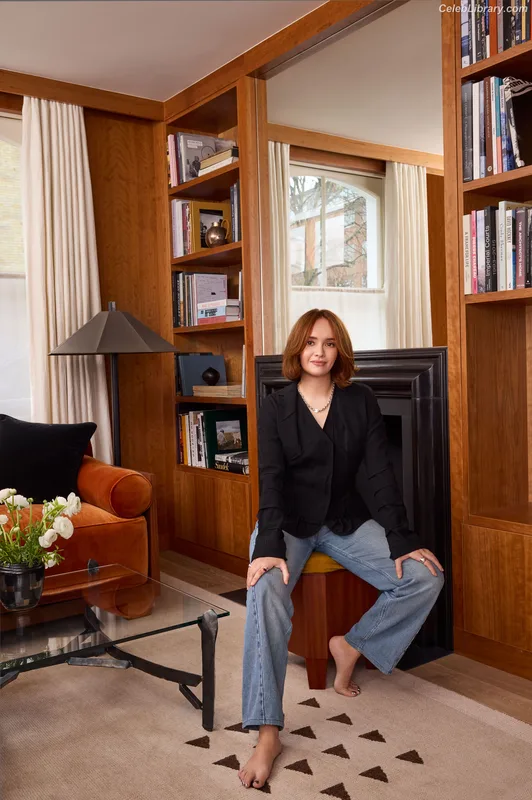Olivia Cooke photo 18 of 601