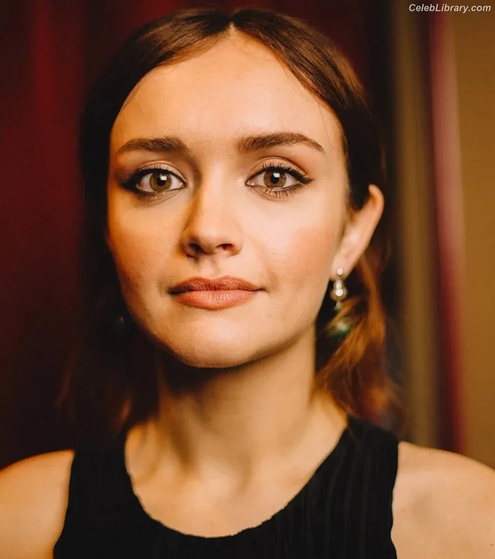 Olivia Cooke photo 21 of 601