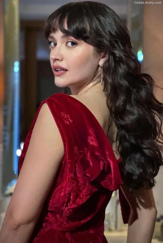 Olivia Cooke photo 1 of 601
