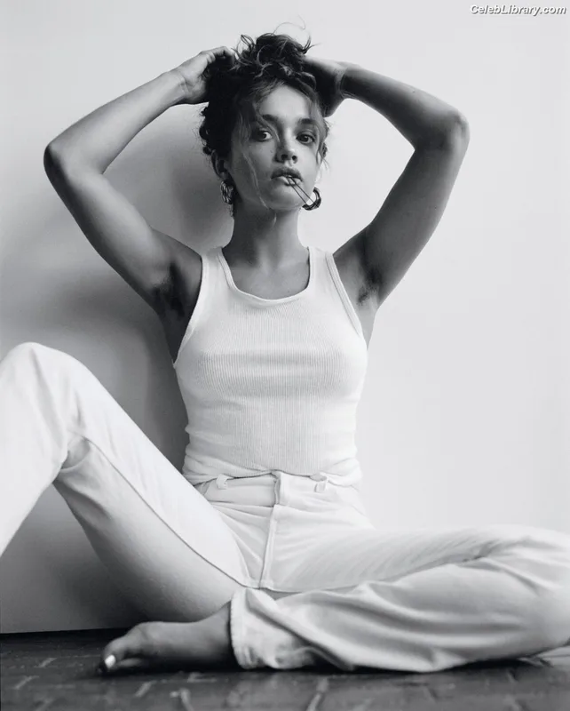 Olivia Cooke photo 4 of 601