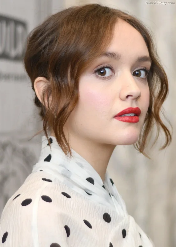 Olivia Cooke photo 9 of 601