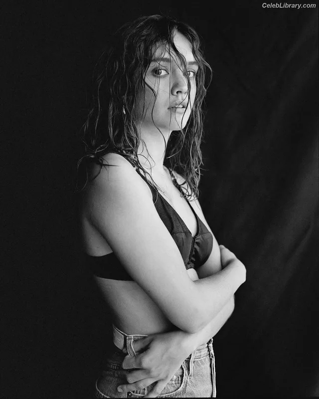 Olivia Cooke photo 14 of 601