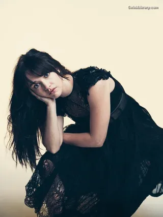 Olivia Cooke photo 10 of 601