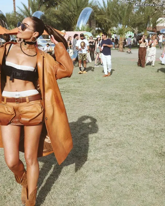 Olivia Culpo photo 16 of 450