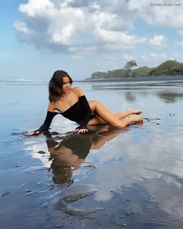 Olivia Culpo photo 15 of 451