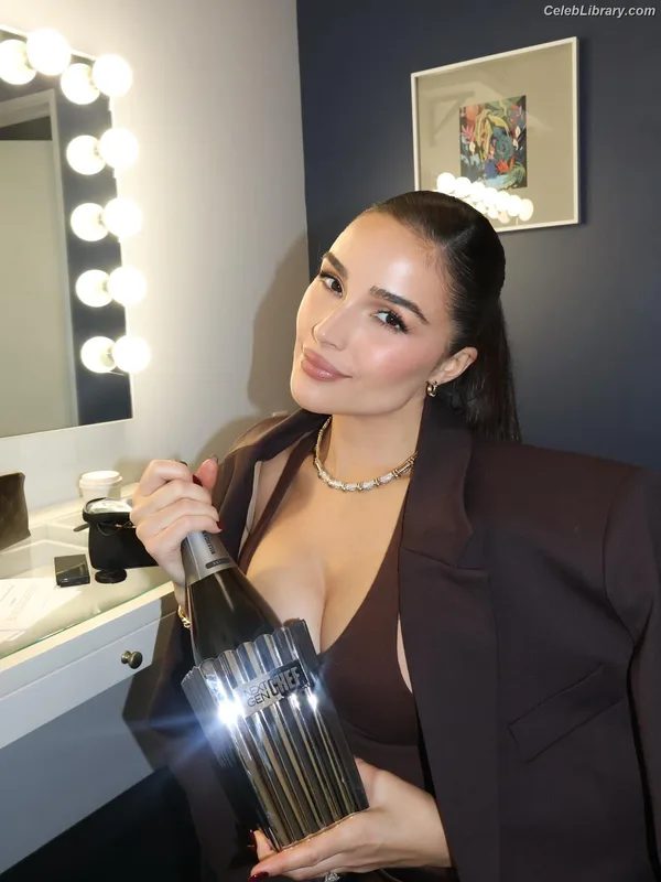 Olivia Culpo photo 16 of 451