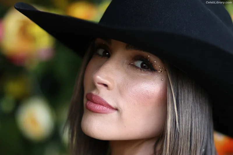 Olivia Culpo photo 3 of 451