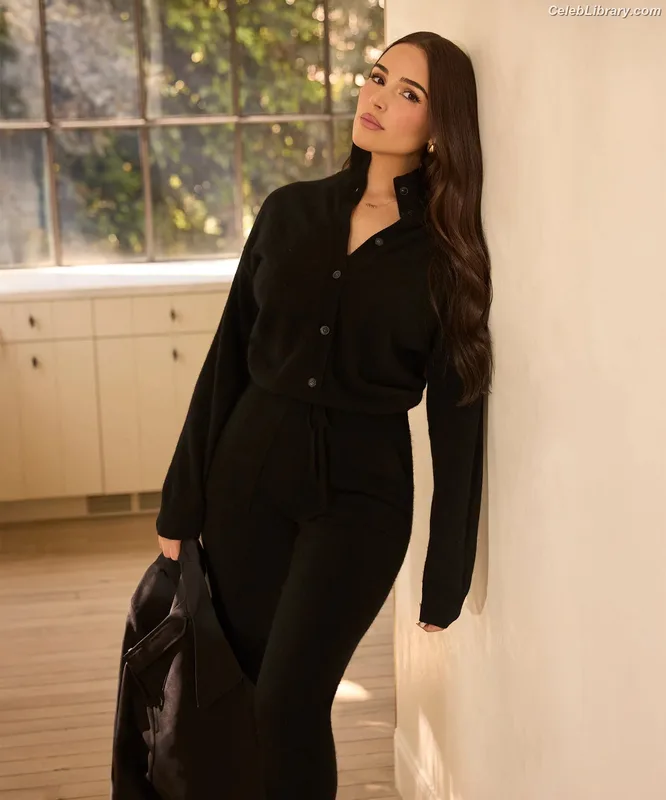Olivia Culpo photo 2 of 451