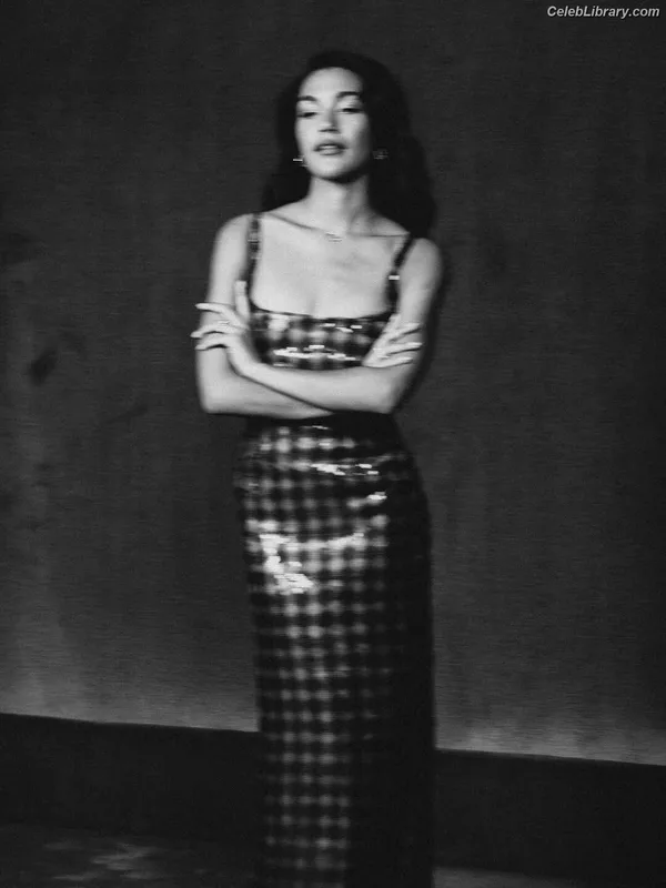 Olivia Dean photo 6 of 98