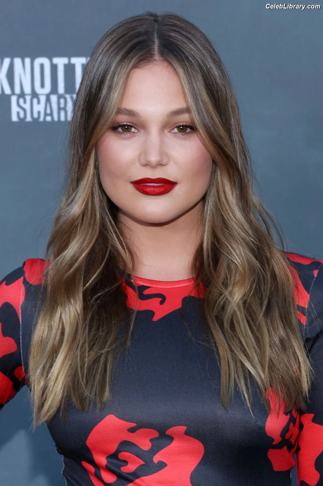 Olivia Holt photo 14 of 717