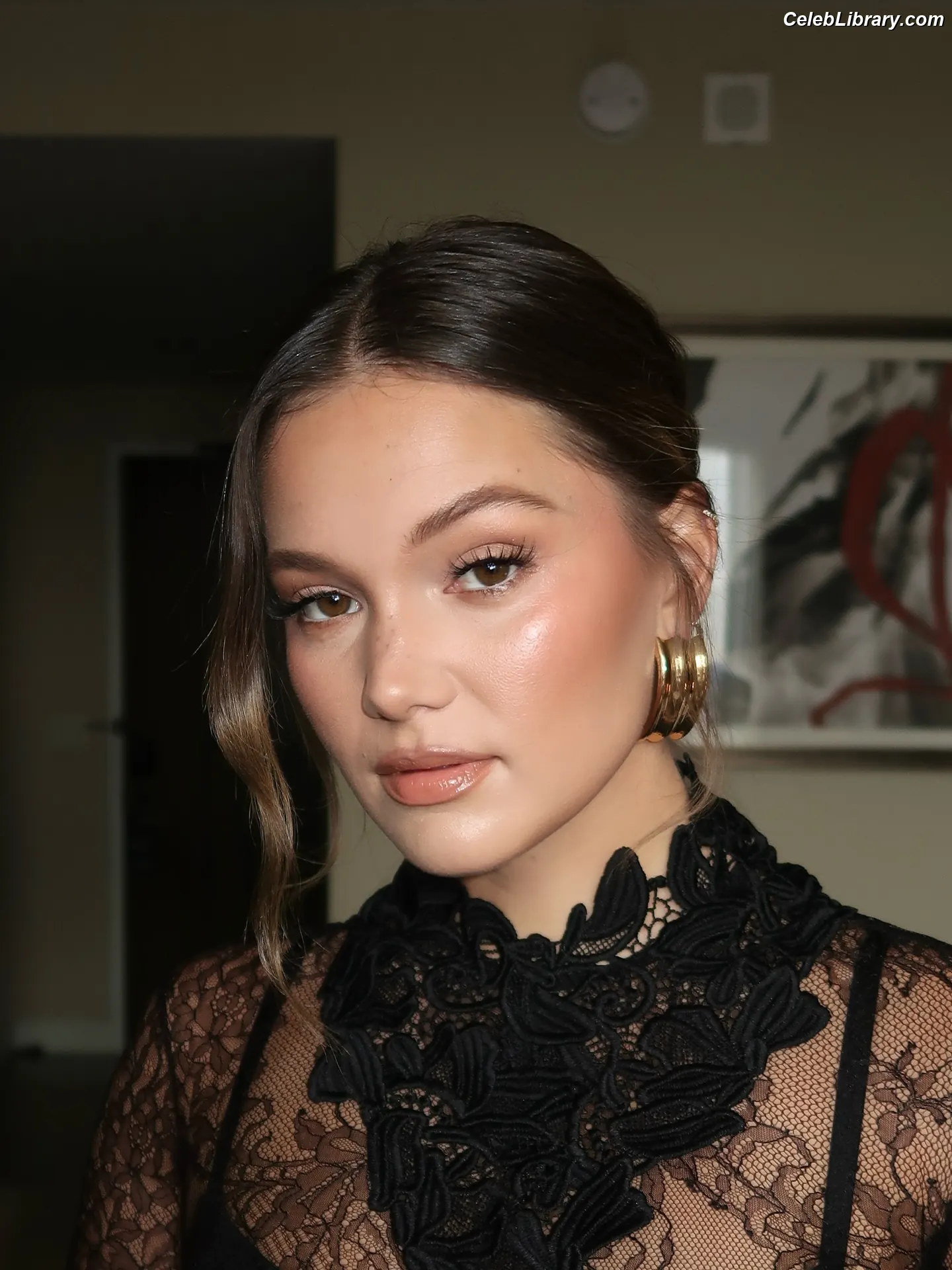Olivia Holt photo 3 of 717