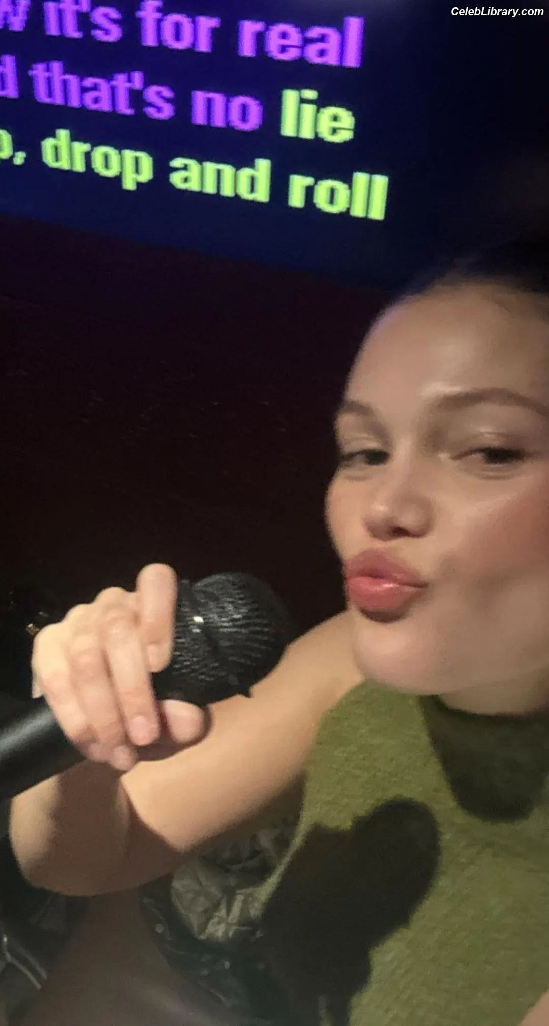 Olivia Holt photo 4 of 717