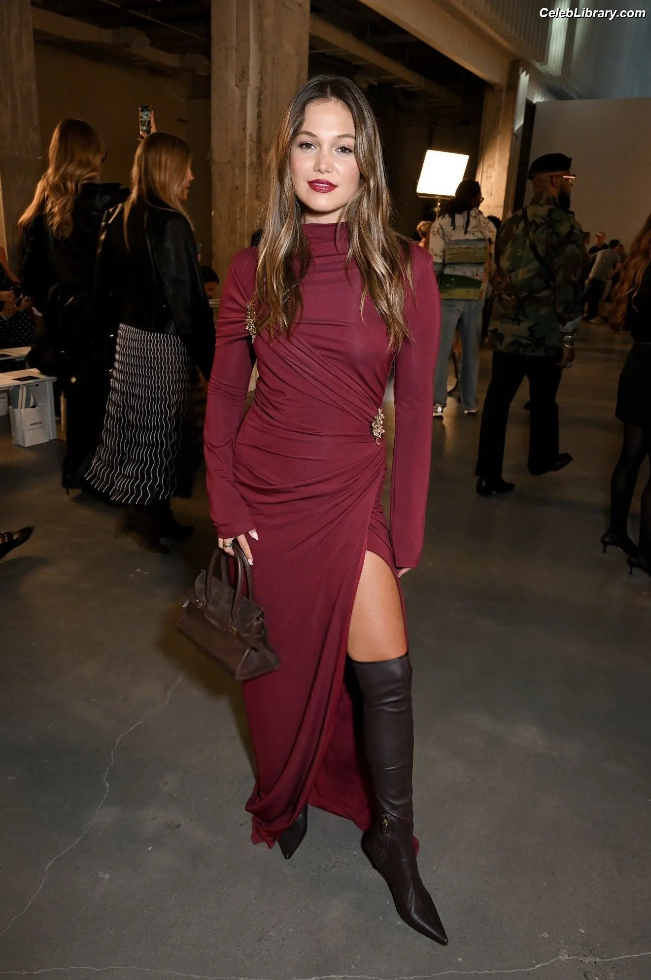 Olivia Holt photo 4 of 717