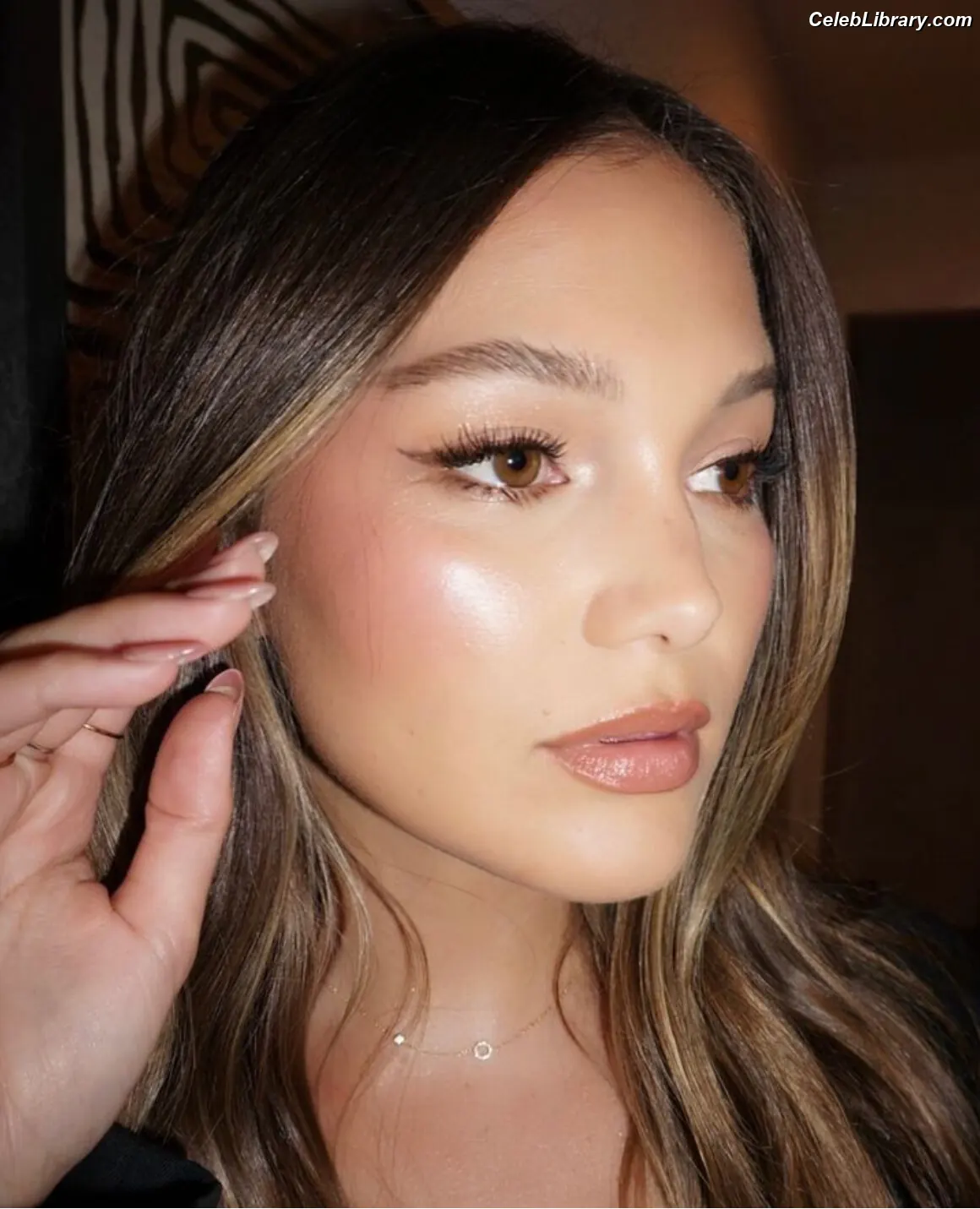 Olivia Holt photo 24 of 717