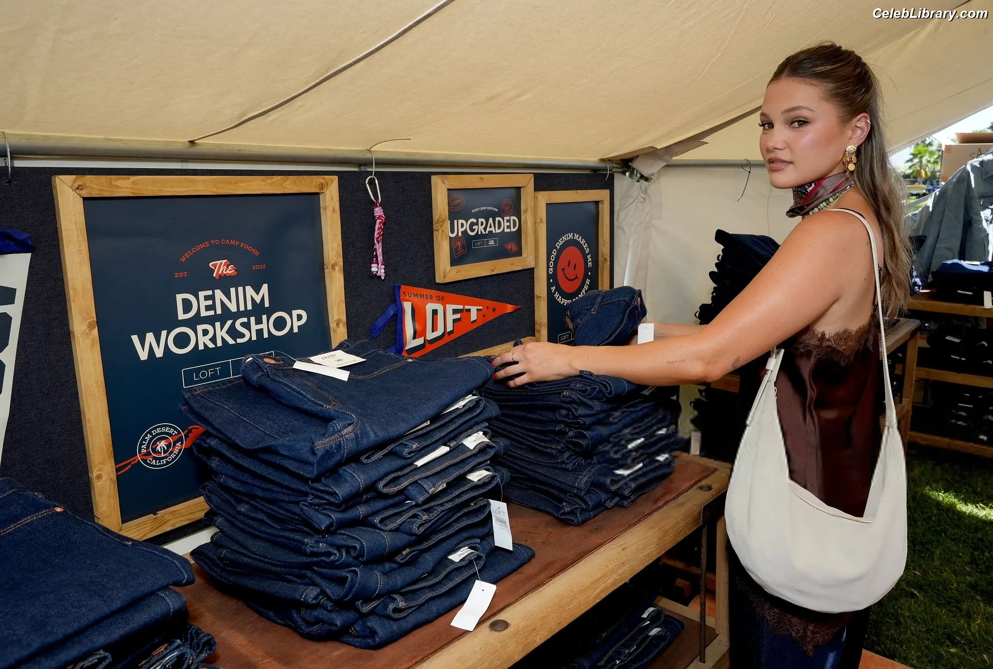 Olivia Holt photo 4 of 717