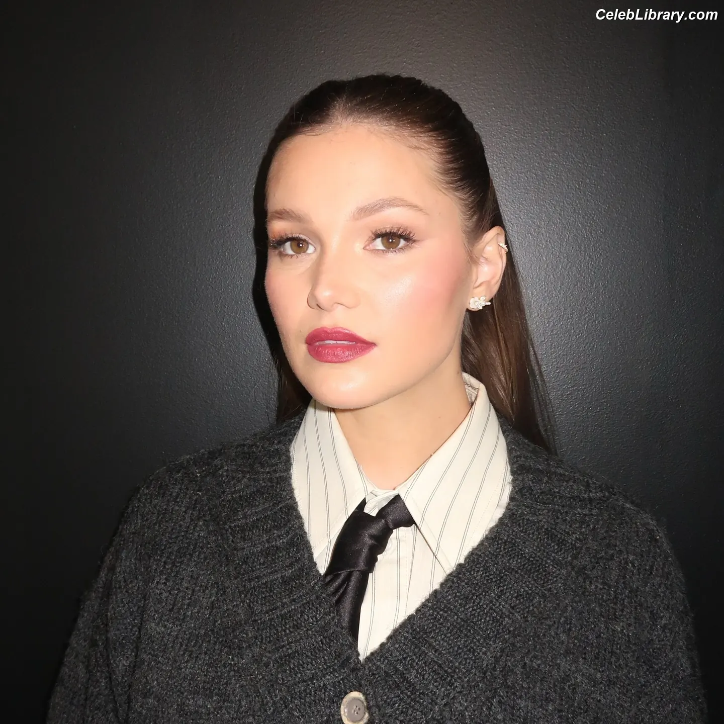 Olivia Holt photo 4 of 717