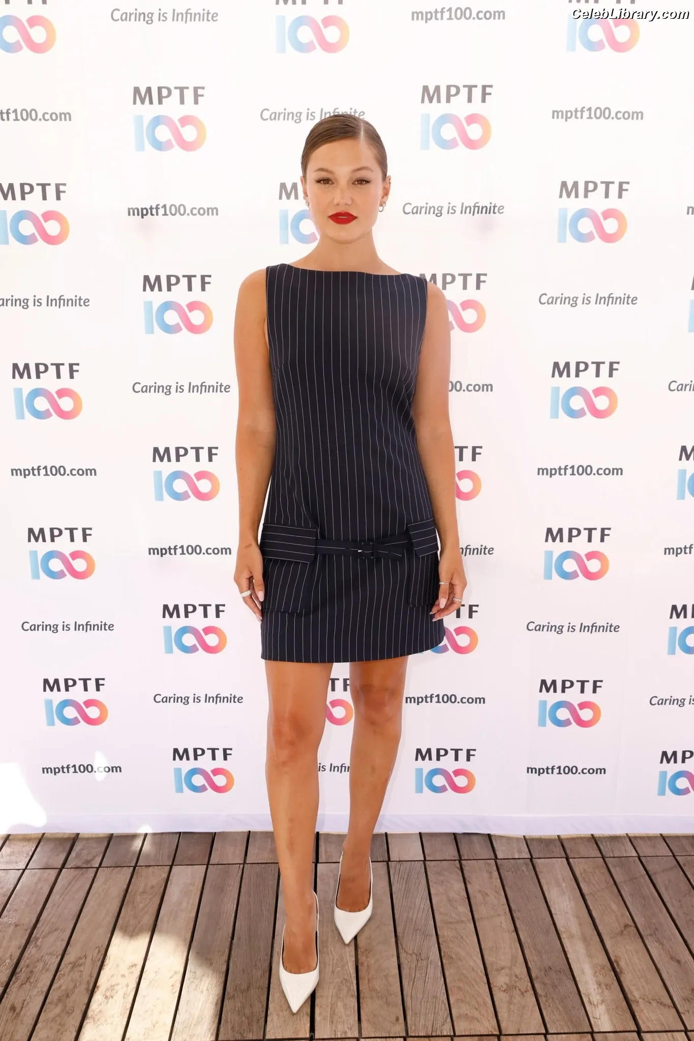 Olivia Holt photo 9 of 717