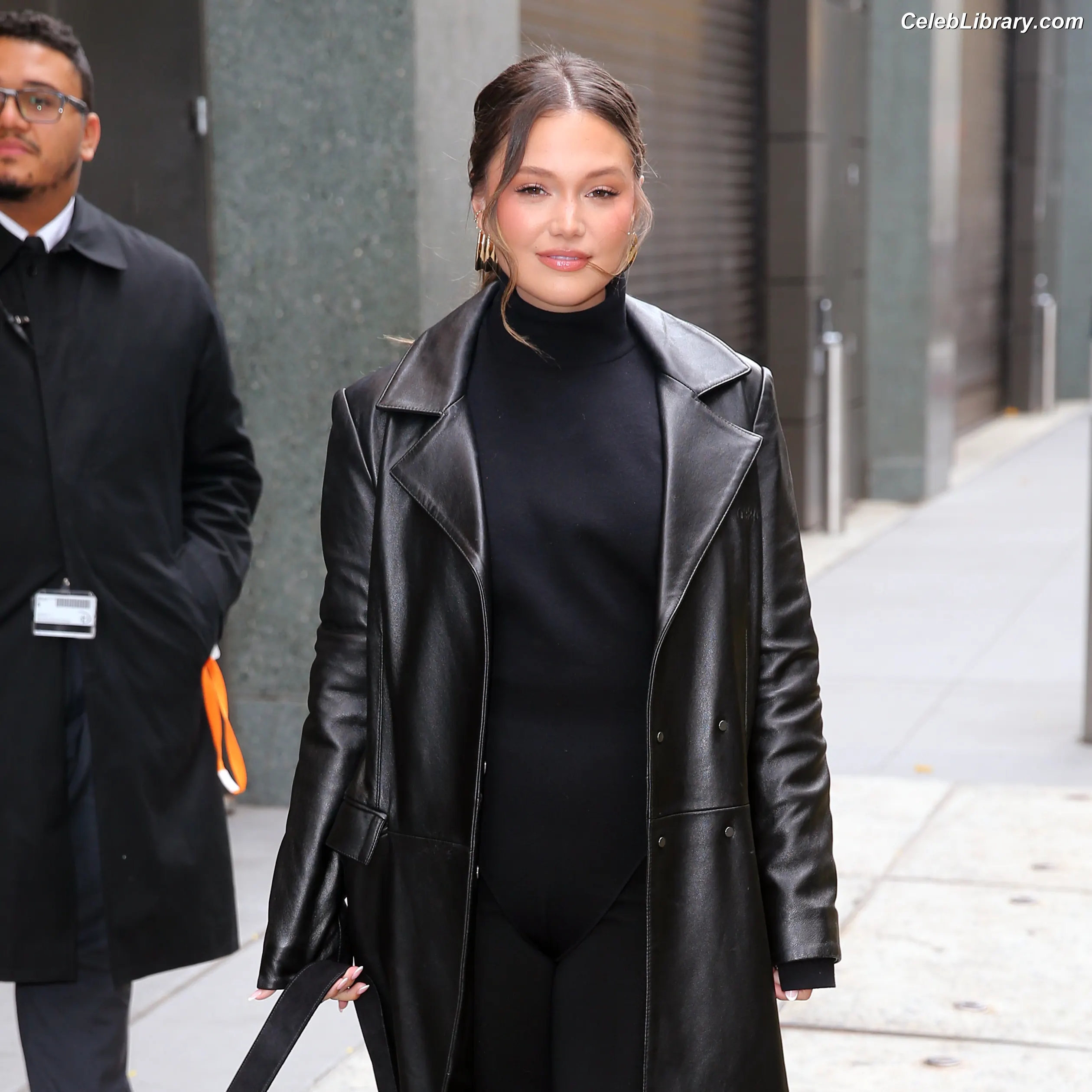 Olivia Holt photo 9 of 717
