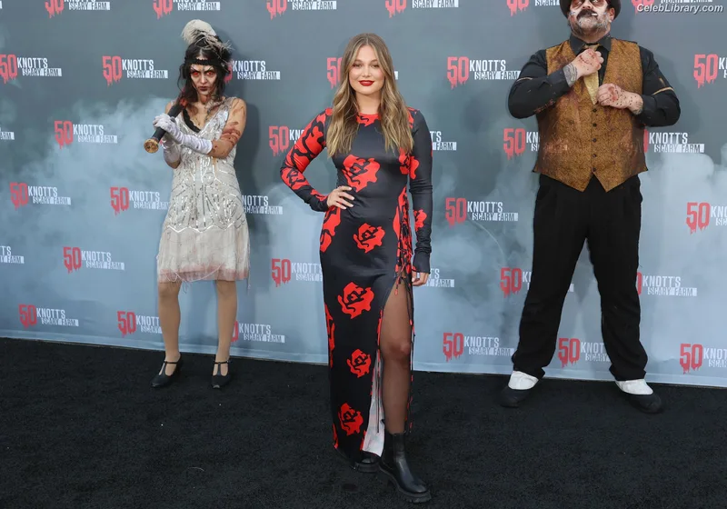 Olivia Holt photo 7 of 717