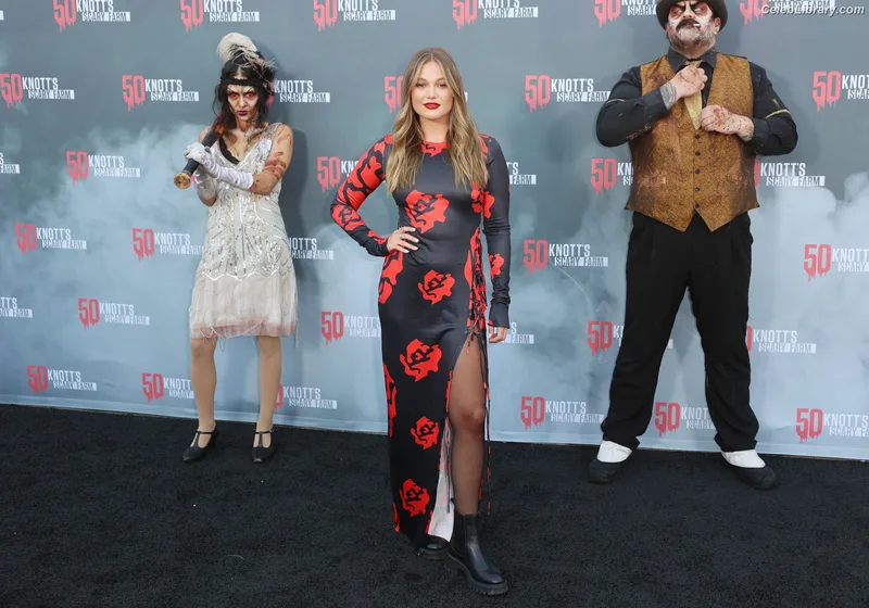Olivia Holt photo 9 of 717