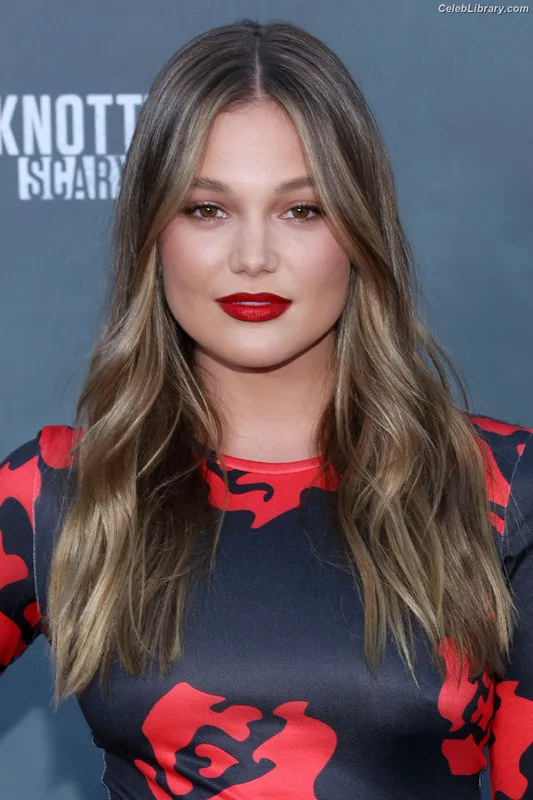Olivia Holt photo 14 of 717