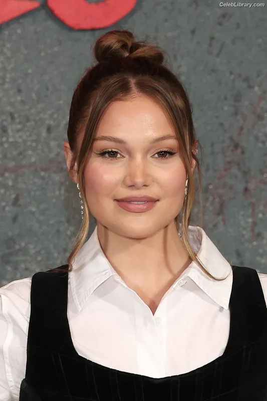 Olivia Holt photo 21 of 717