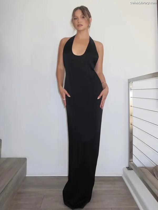 Olivia Holt photo 1 of 717