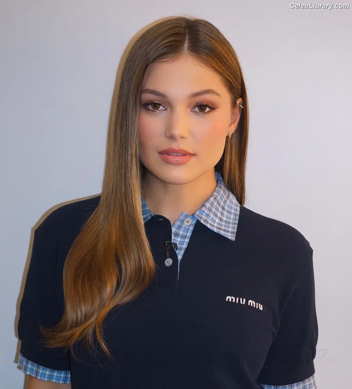 Olivia Holt photo 14 of 717