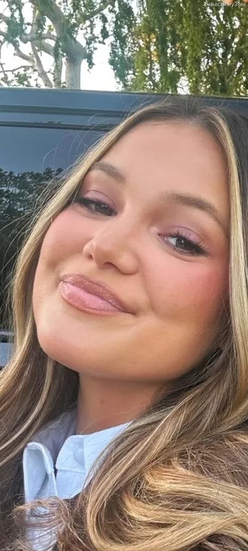 Olivia Holt photo 19 of 717