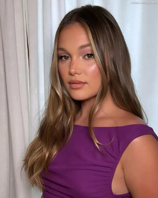 Olivia Holt photo 23 of 717