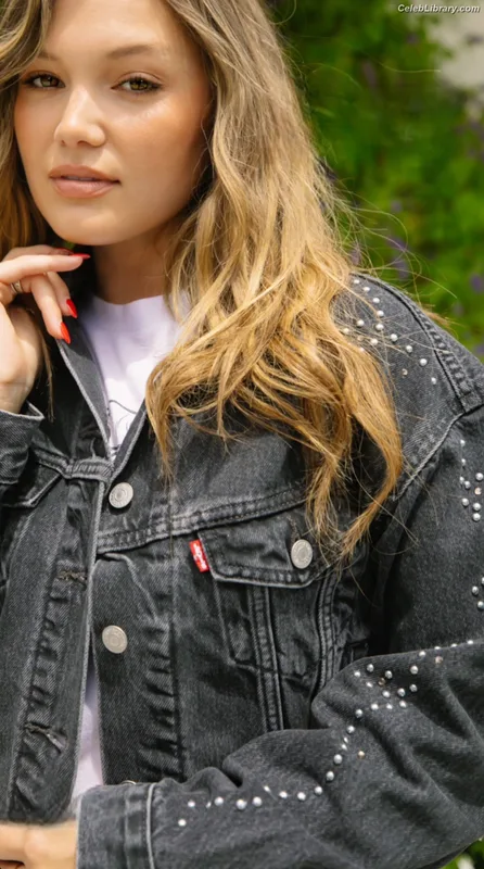 Olivia Holt photo 6 of 717