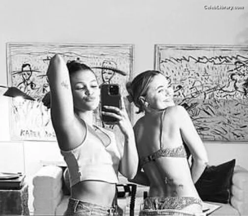 Olivia Holt photo 9 of 717