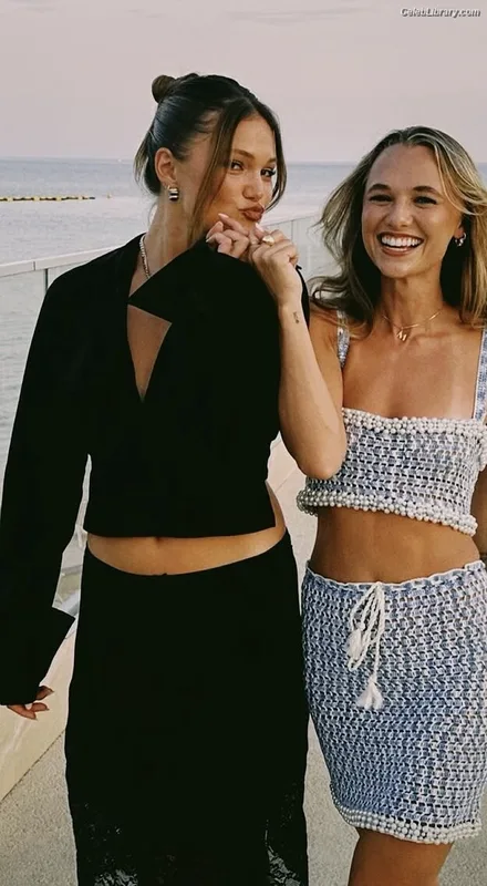 Olivia Holt photo 7 of 717
