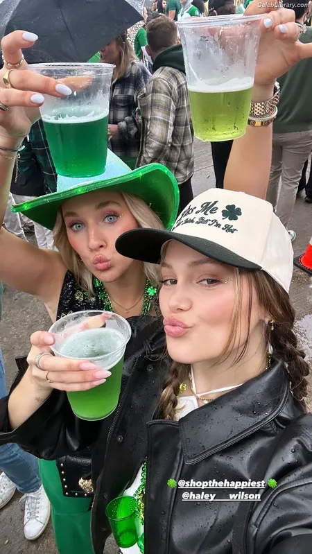 Olivia Holt photo 6 of 717