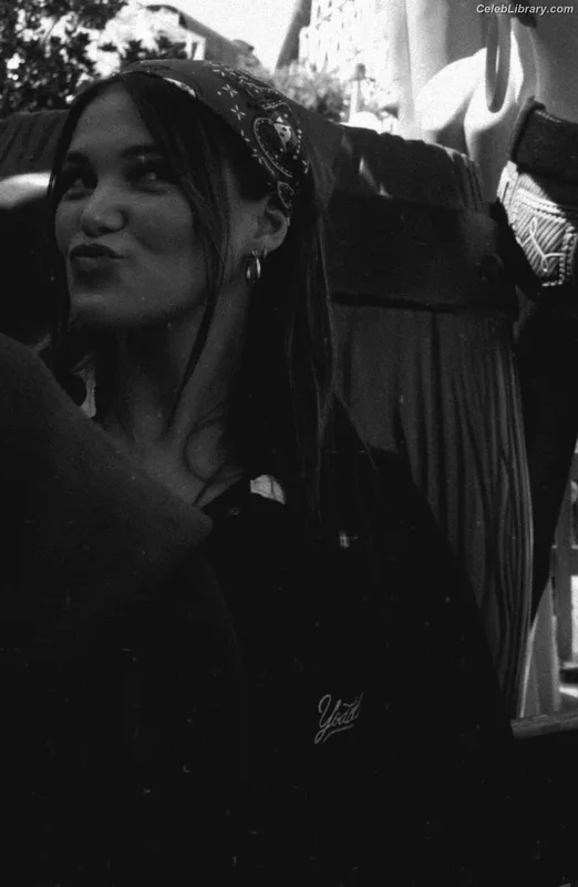 Olivia Holt photo 13 of 717