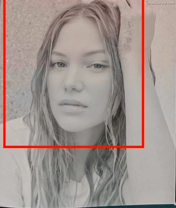 Olivia Holt photo 10 of 717