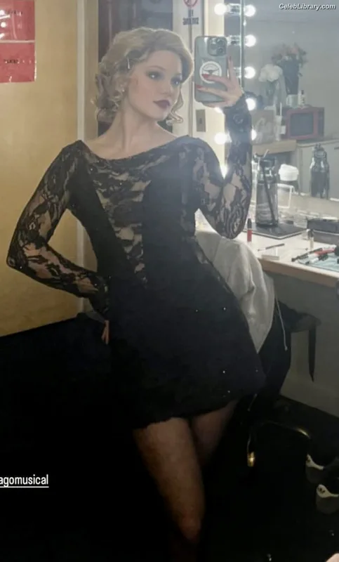 Olivia Holt photo 13 of 717