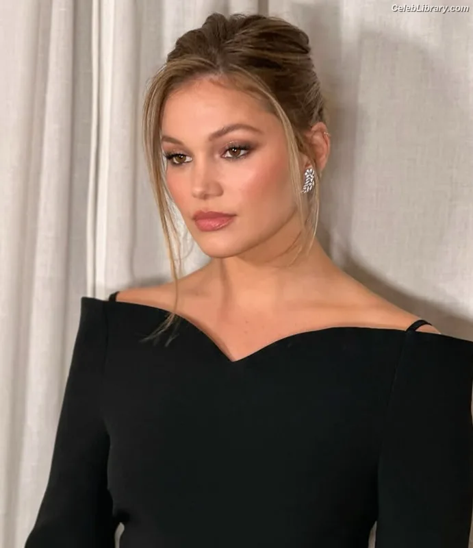 Olivia Holt photo 20 of 717