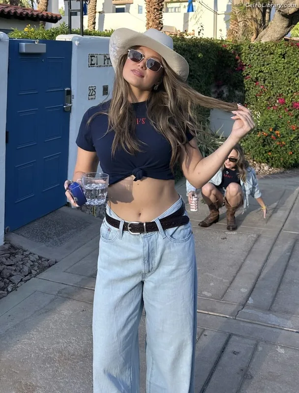 Olivia Holt photo 21 of 717