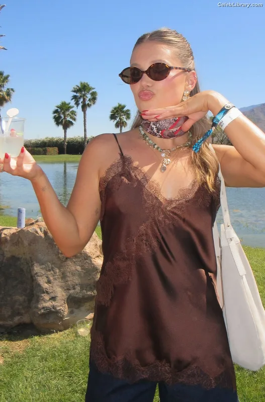Olivia Holt photo 11 of 717