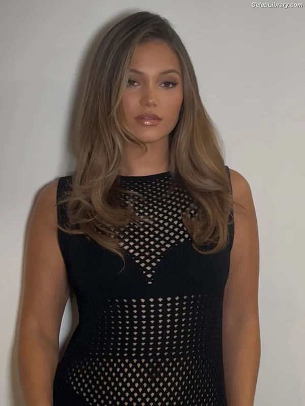 Olivia Holt photo 20 of 717