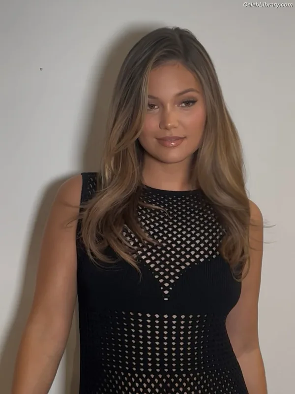 Olivia Holt photo 22 of 717