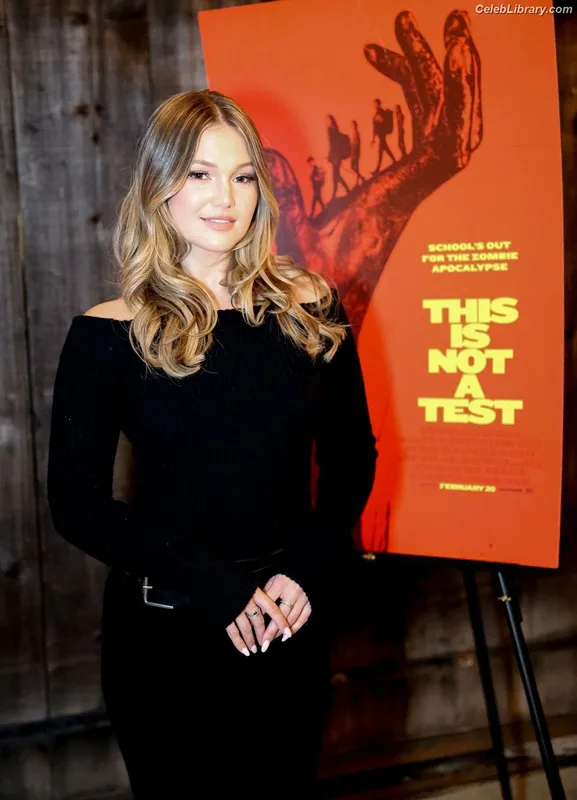 Olivia Holt photo 23 of 717