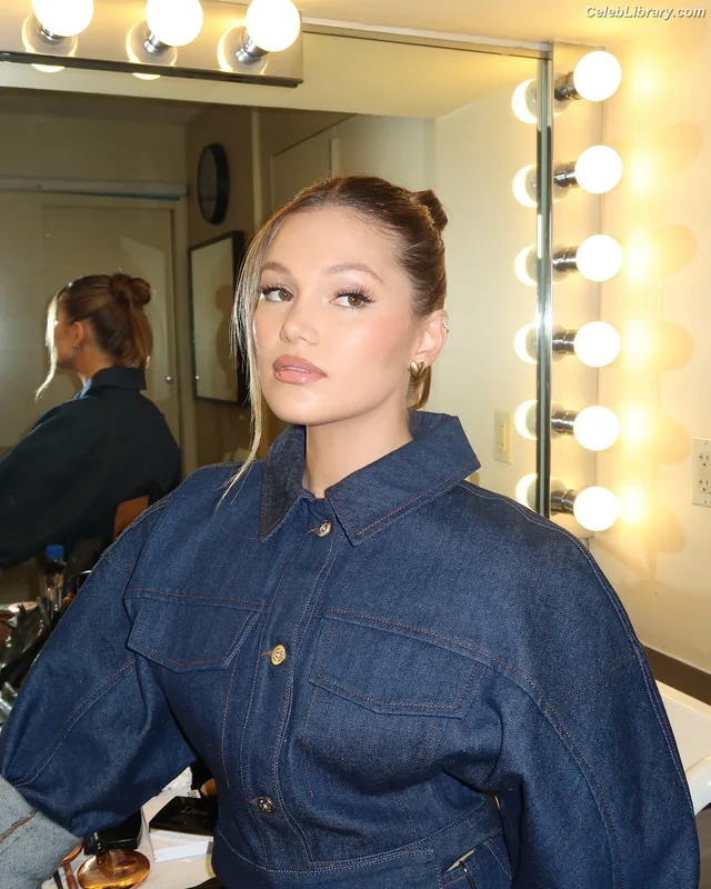 Olivia Holt photo 24 of 717