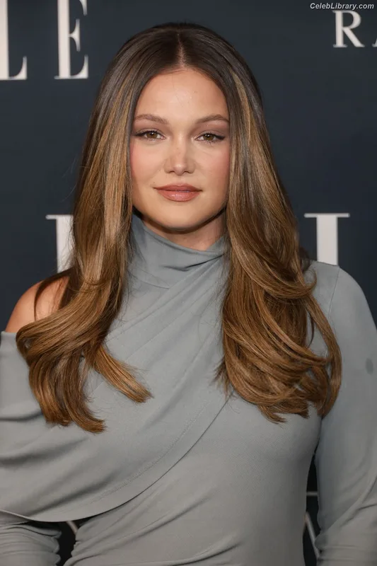 Olivia Holt photo 24 of 717